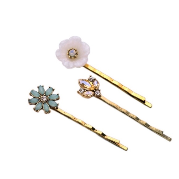 Pretty White Green Spring Floral Flower Rhinestone Hair Clips - Picture 5 of 6